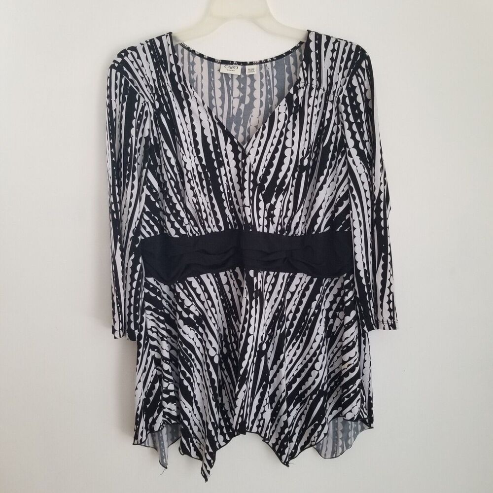 Cato Top Womens 18/20W Black White V-Neck Sharkbite Hem